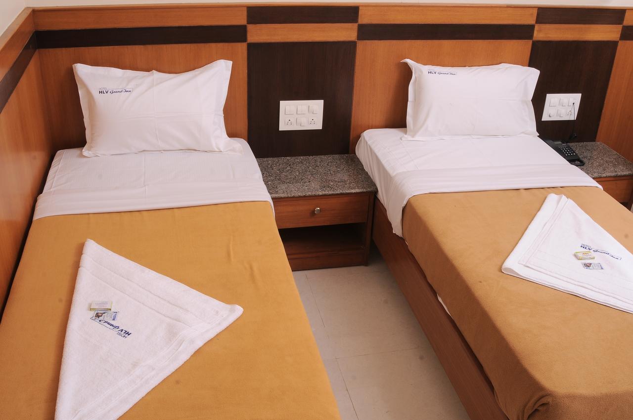 Hlv Grand Inn Bangalore Exterior foto