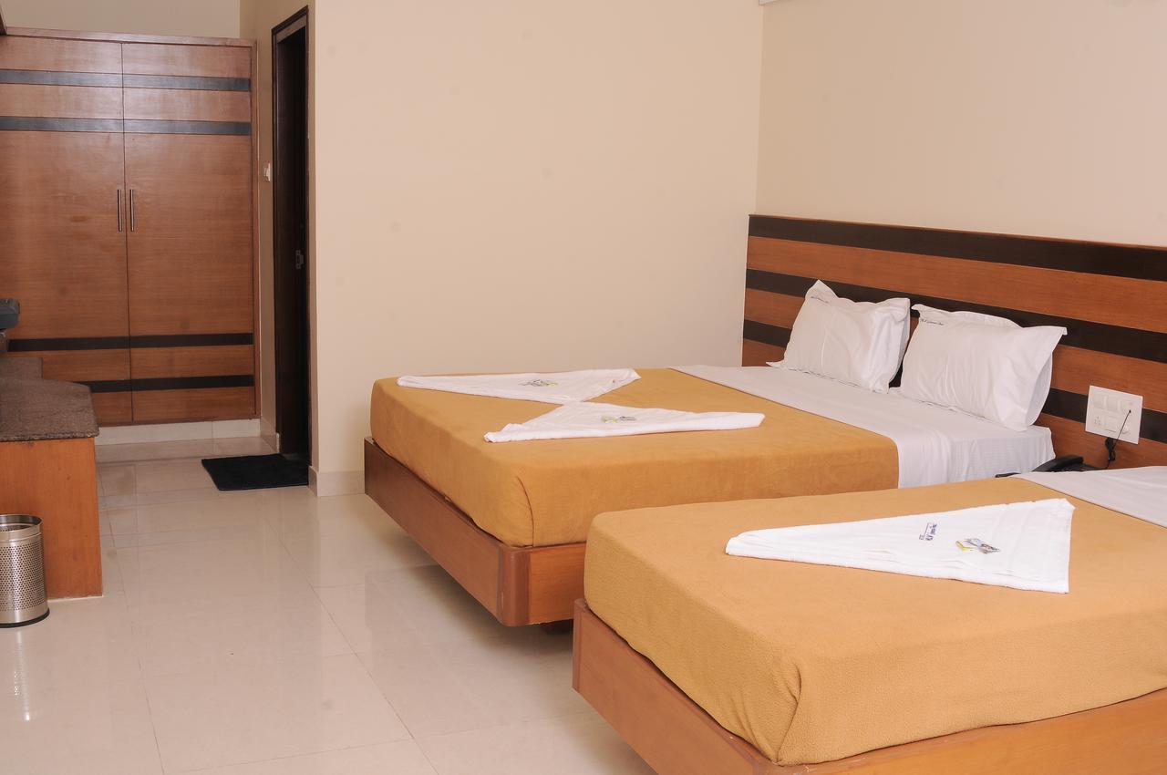 Hlv Grand Inn Bangalore Exterior foto
