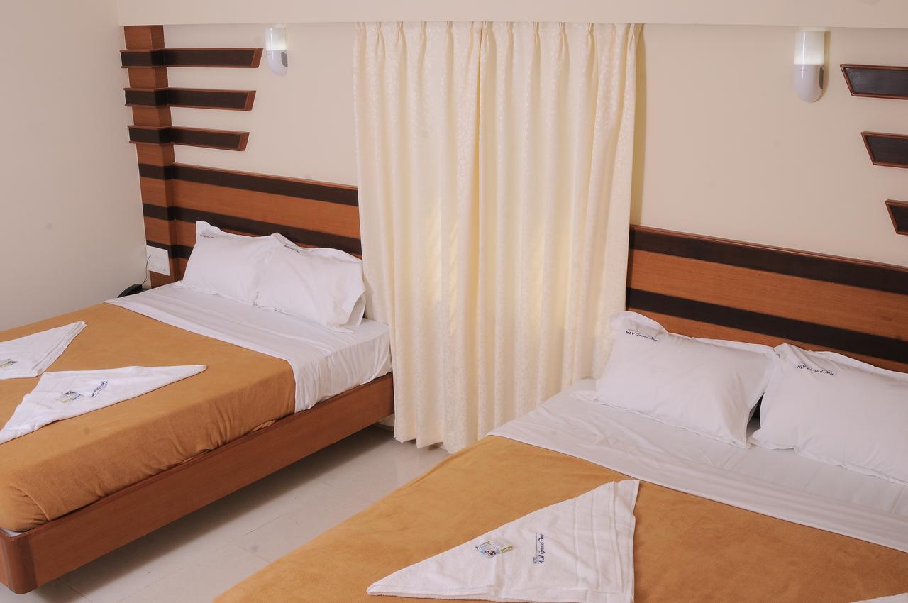 Hlv Grand Inn Bangalore Exterior foto