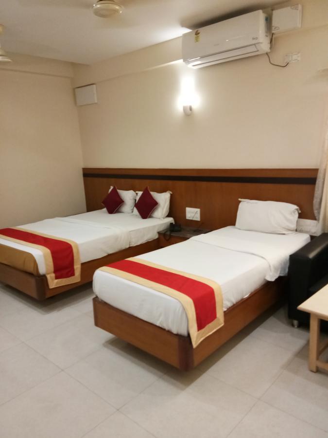 Hlv Grand Inn Bangalore Exterior foto