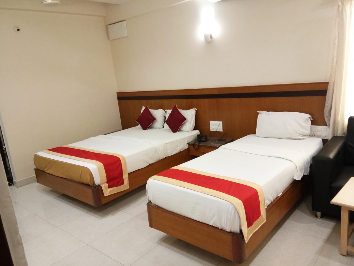 Hlv Grand Inn Bangalore Exterior foto