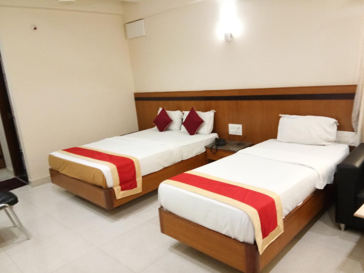 Hlv Grand Inn Bangalore Exterior foto